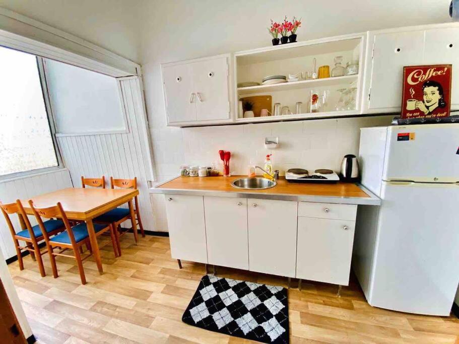 Entire Apartment Facing The Sea テル・アビブ エクステリア 写真
