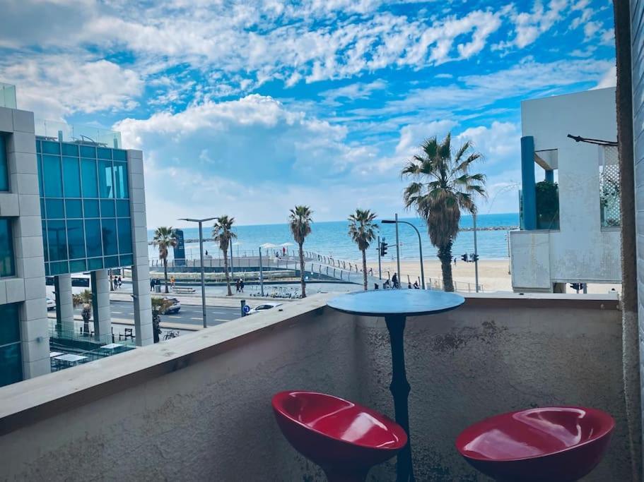 Entire Apartment Facing The Sea テル・アビブ エクステリア 写真
